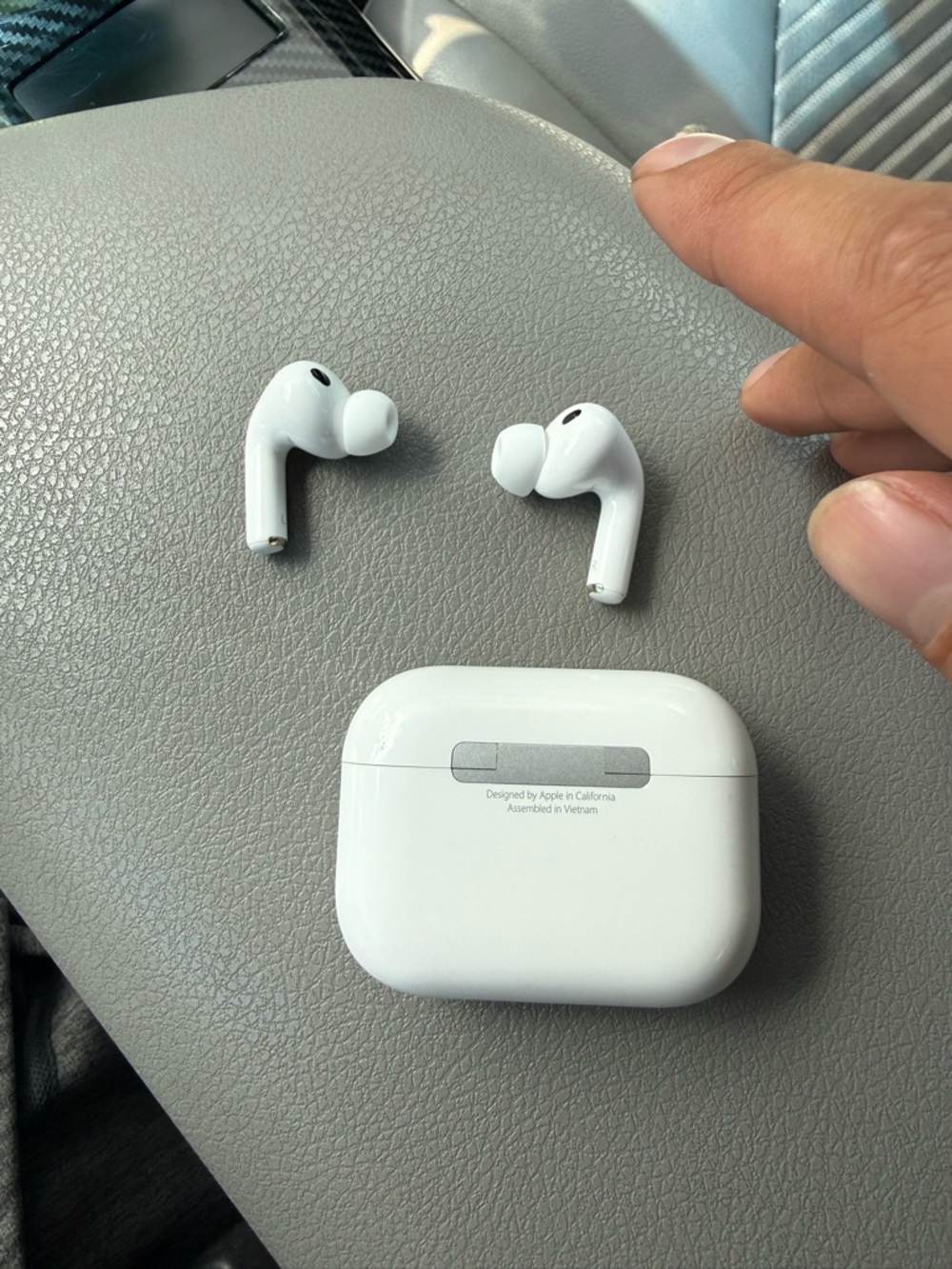 Apple AirPod Pro 3rd Generation - Picture 3 of 5